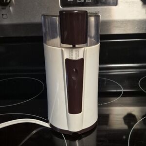 2000 Vintage Black And Decker Bean Grinder